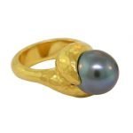 22 Karat Gold Tahitian Black Pearl Ring